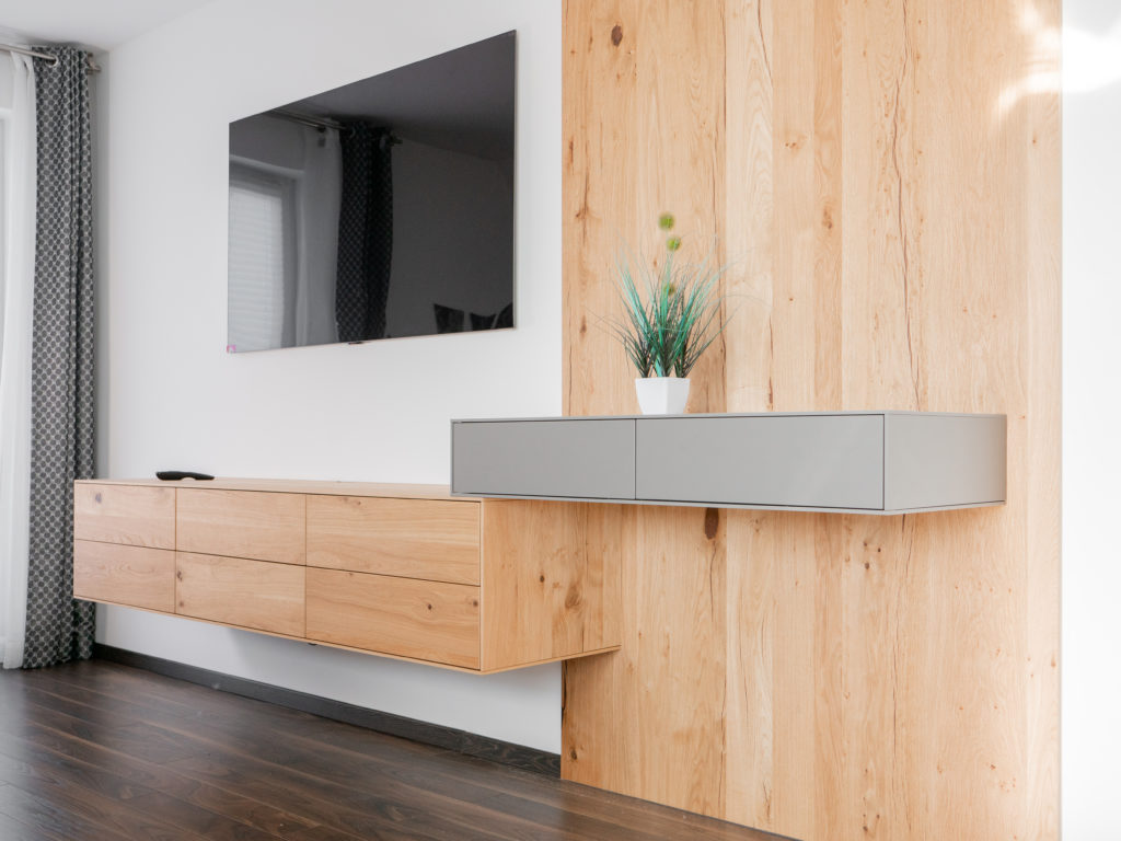 TV-muur in de woonkamer met grijs element