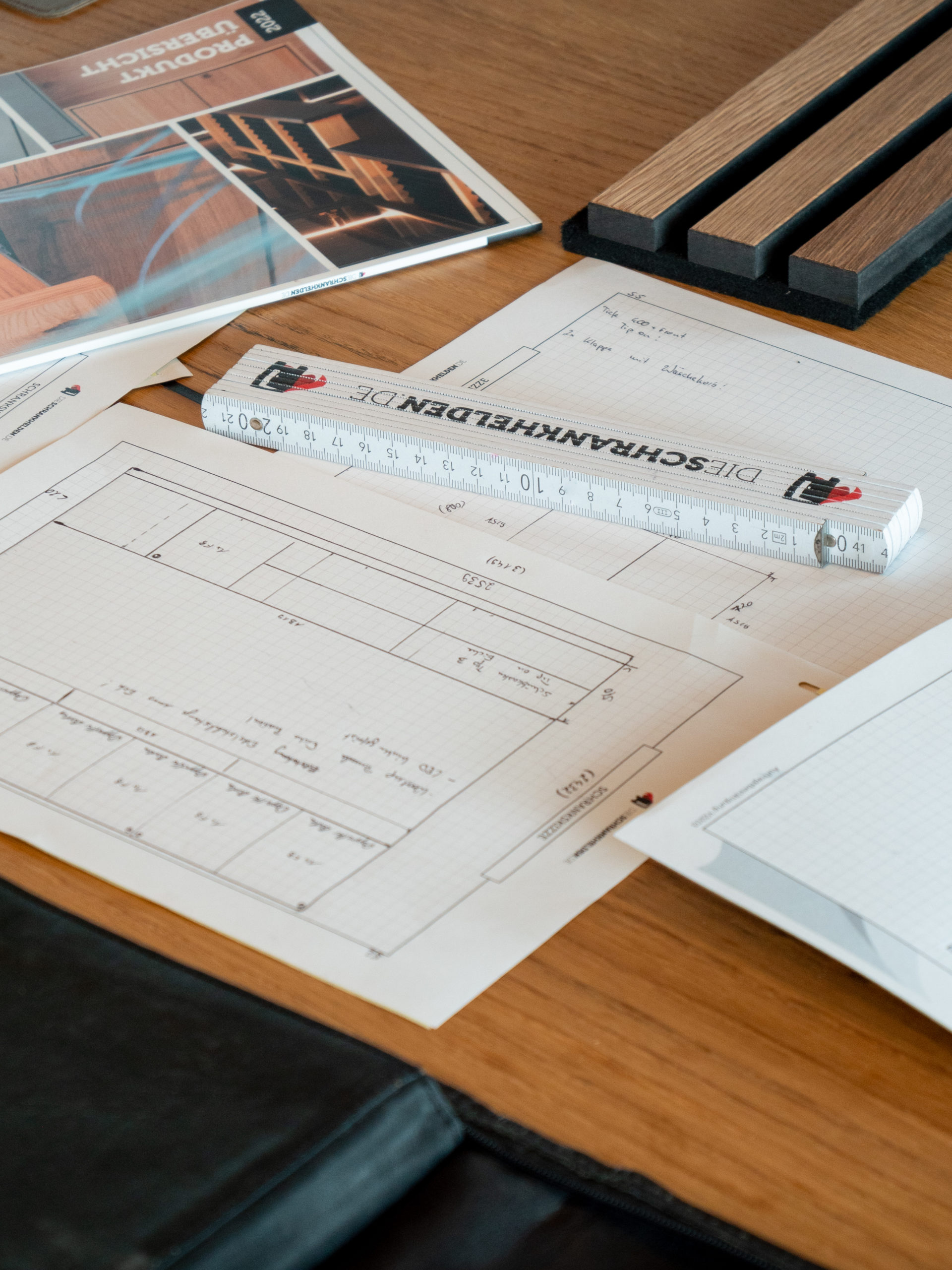Tekening van een plan voor een op maat gemaakte inbouwkast van Cabinetheroes