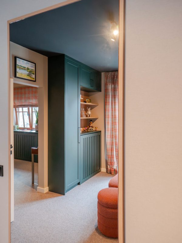 Kleedkamer, cassettefronten, verwarmingsbekleding, dennengroen
