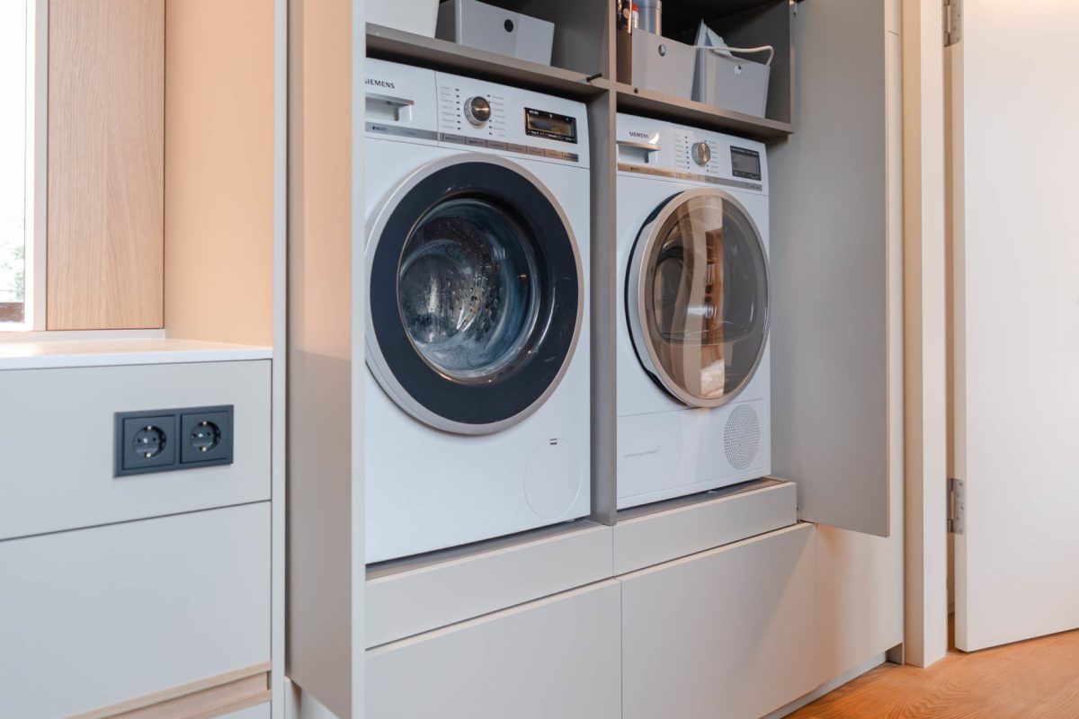 Badkamerkast, wandkast, wasmachine, droger, beige