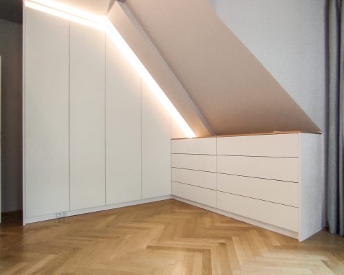 Dachschrägenschrank weiß