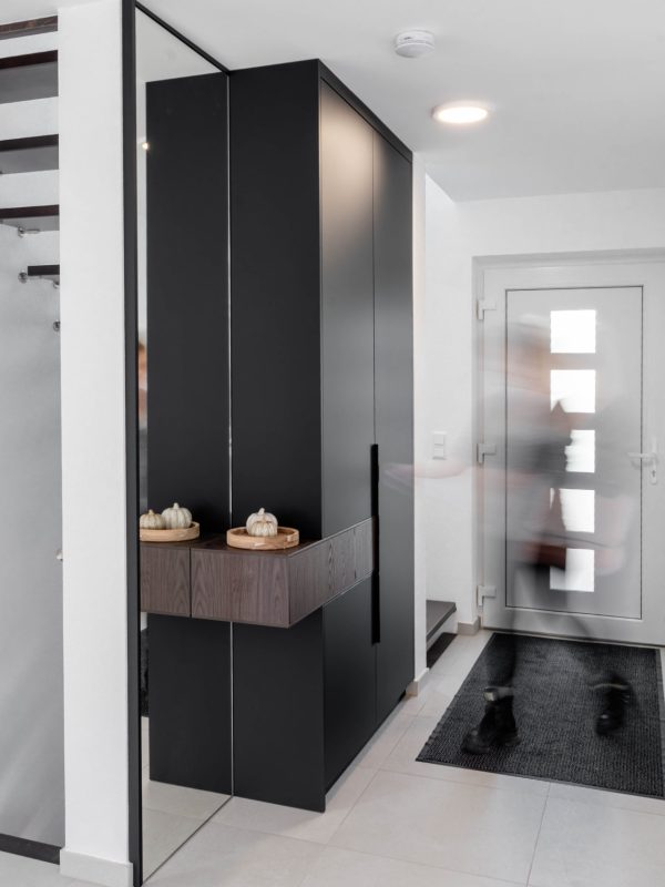 Flurschrank_garderobekast_mat_zwart_volledige_lengte_spiegel_geïntegreerd_dressoir-143