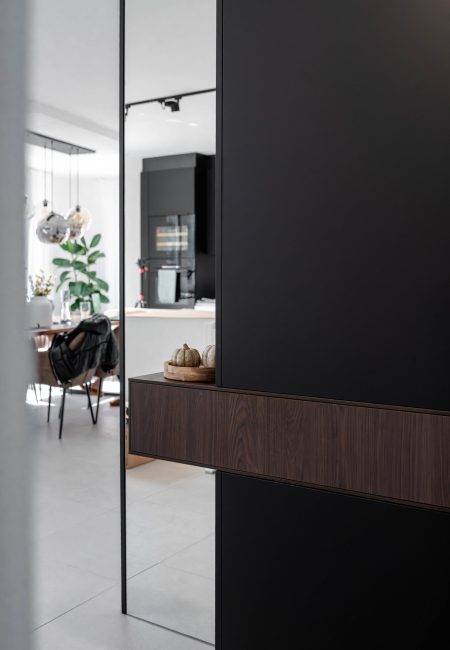 Flurschrank_Gaderobenschrank_matt_schwarz_Ganzkörperspiegel_inntegriertes_Sideboard-136 Flurschrank Gaderobenschrank matt schwarz Ganzkörperspiegel