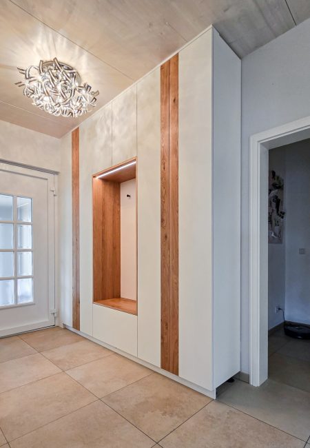 Kledingkast wit met eiken en LED