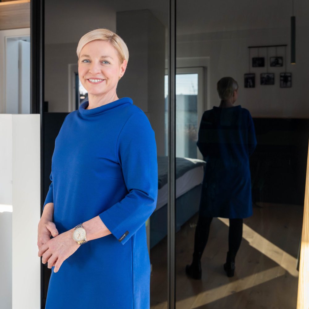 Klantgetuigenis staat voor op maat gemaakte slaapkamerkast met spiegelfront