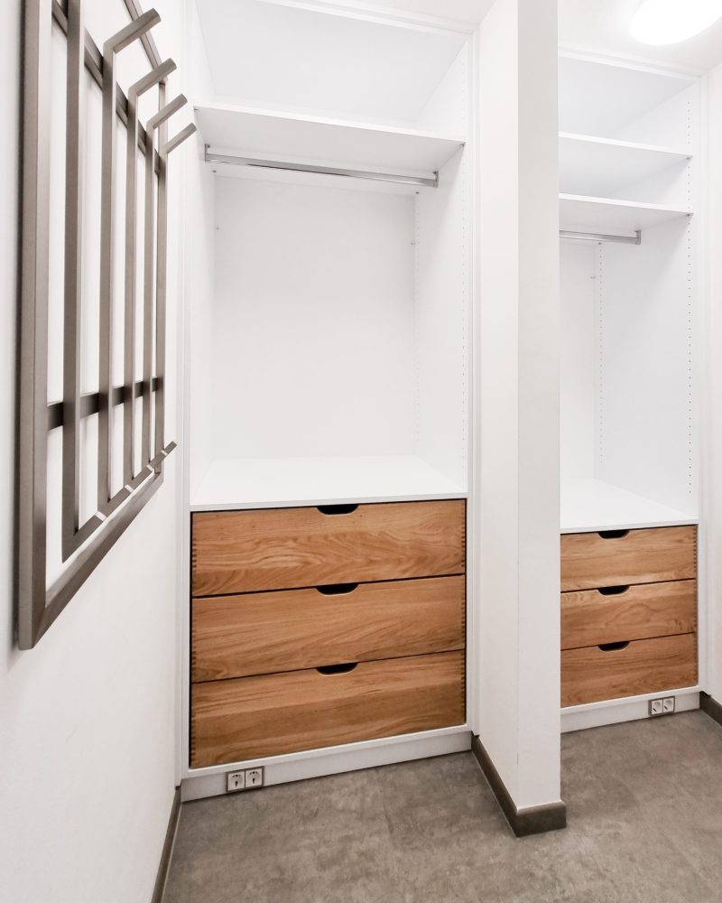 Niskast met veel opbergruimte en lades