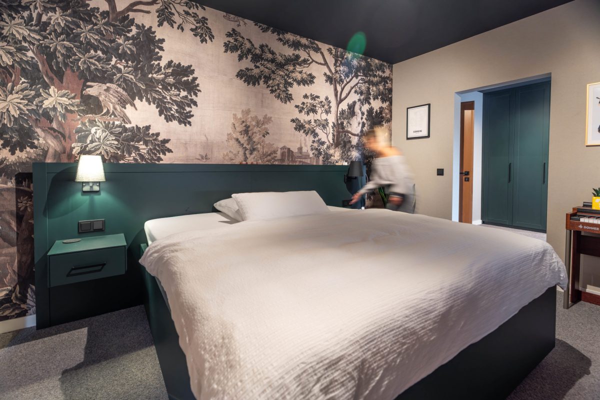 Slaapkamerbed in dennengroen