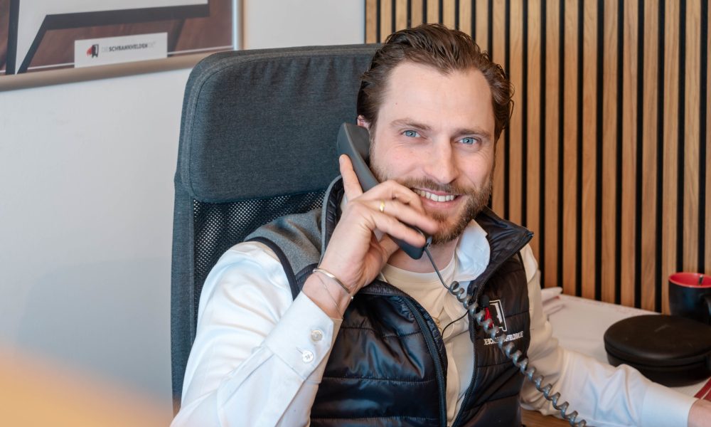 Telefoontje van Cabinethero en timmerman Thomas Gührs