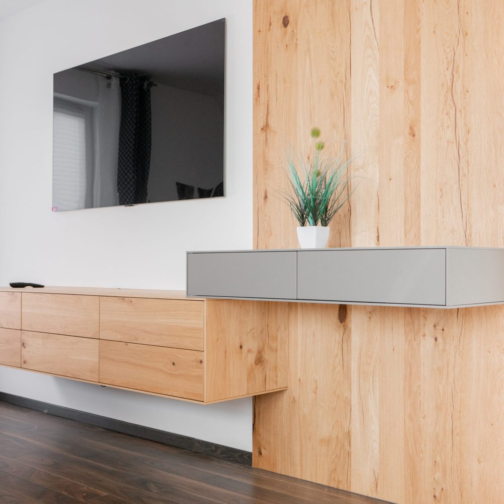 TV-muur in de woonkamer met grijs element