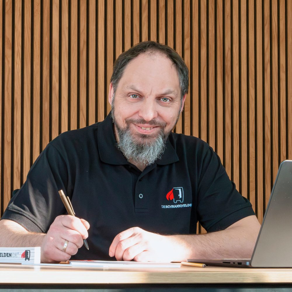 Portret van een Cabinetheroes partner uit Rostock aan de planningstafel