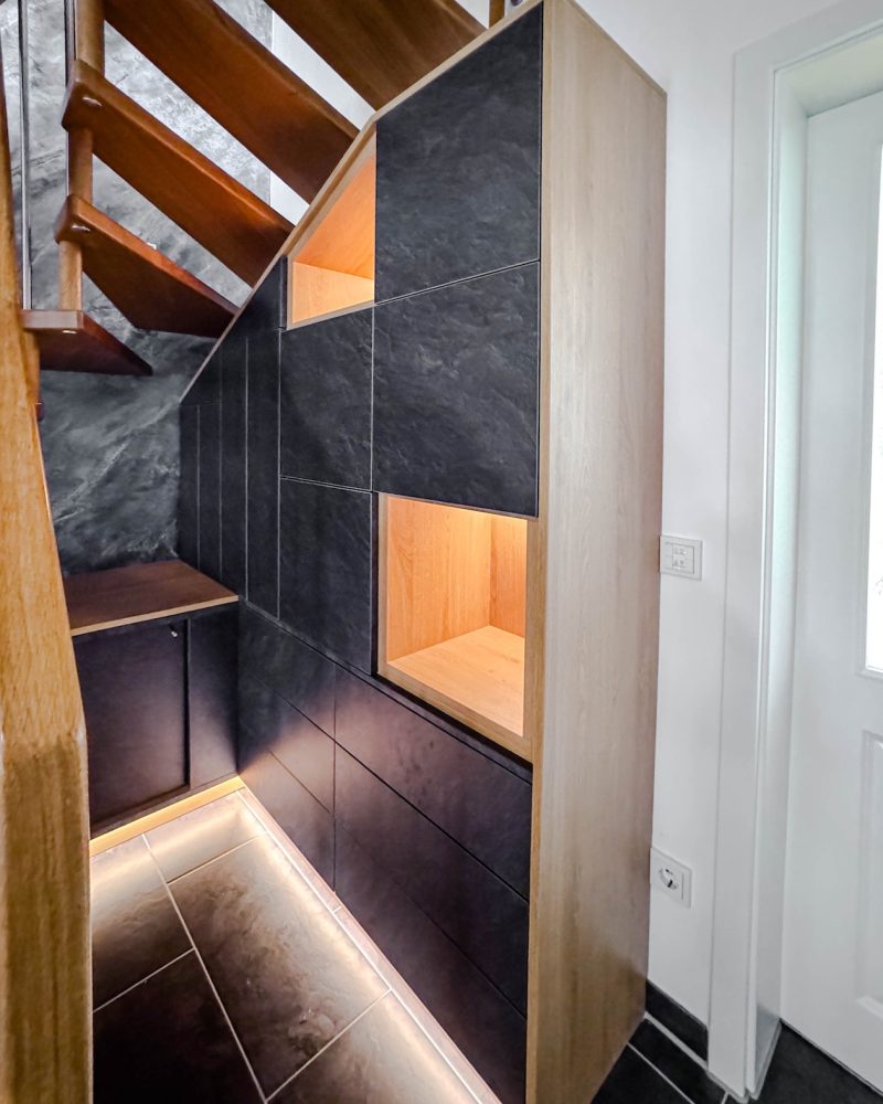 Trappenkast antraciet met eiken inleg en LED