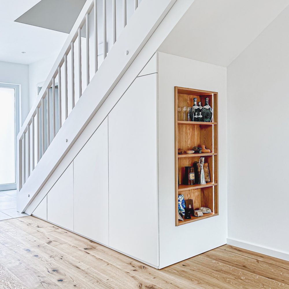 Trapkast wit met eiken inleg en verlichting